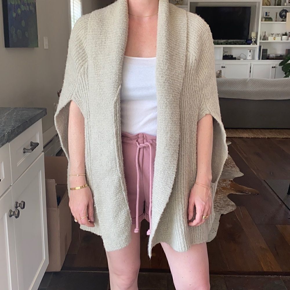 Olive & Oak light gray sleeveless sweater